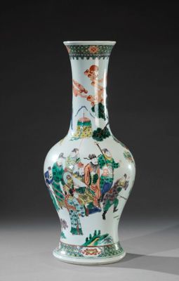 Vase de forme balustre en porcelaine émaillée à décor de la …