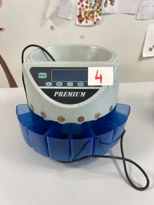 un gros plan d'une machine posée sur une table