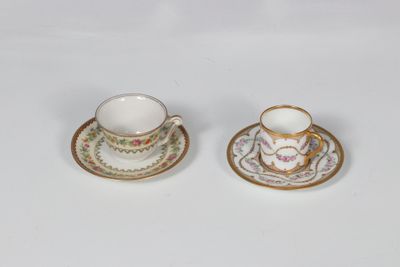 FRAUREUTH Tasse et sous-tasse en porcelaine aux émaux polych…