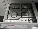 une cuisinière équipée de nombreux feux