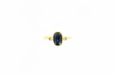 Bague ovale en saphir et diamant
