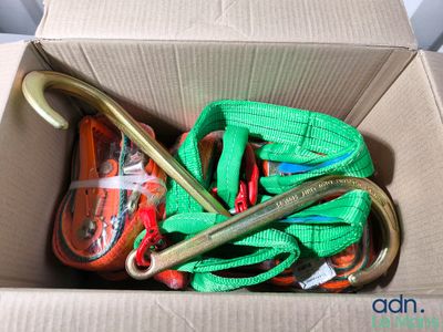 une boîte contenant un tas d'objets différents