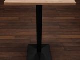 table de salle à manger rectangulaire avec un piètement noir et un plateau carré en bois