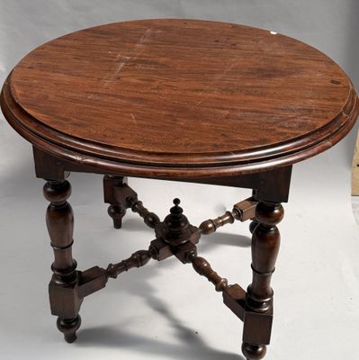 une image d'une table en bois sur fond blanc