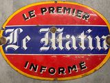 panneau accroché au mur d'une station-service française en France