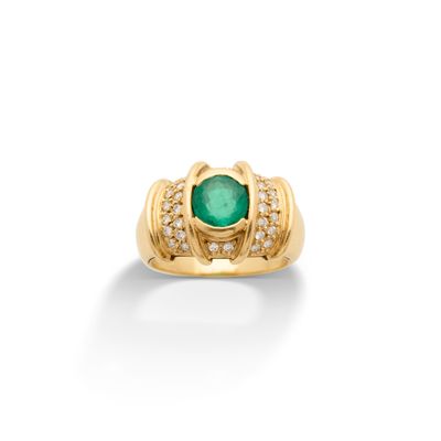 Bague “Godrons” Emeraude ronde et diamants taille brillant