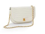 Sac à rabat Chanel en cuir d'agneau matelassé blanc