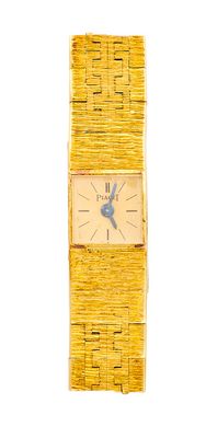 Image d'une montre-bracelet de femme sur fond blanc