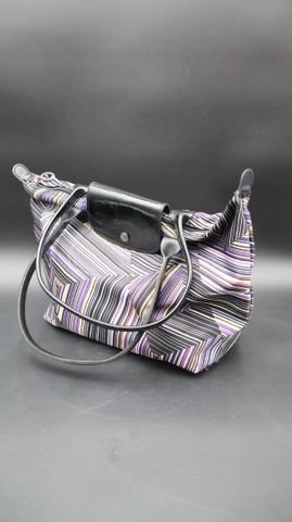 LONGCHAMP – Sac pliant noir rayé. Bon état