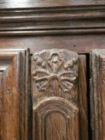 Armoire en chêne mouluré et sculpté de fleurs stylisées, ave… (photo 3)