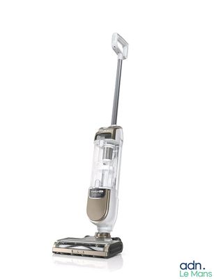 gros plan d'un aspirateur sur fond blanc