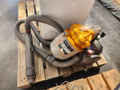 a vacuum that is sitting on top of a pallet