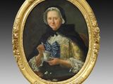 portrait d'une femme tenant un verre de vin, dans un cadre doré