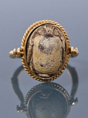 Bague en or jaune 18K 750 millièmes parée d'un scarabée en f… - Photo 1