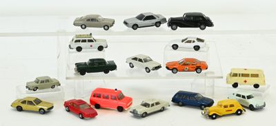 Ensemble de 17 Véhicules au 1/87ème — Dioramas HO - Photo 1