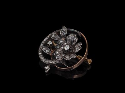 une broche ancienne en diamants et or