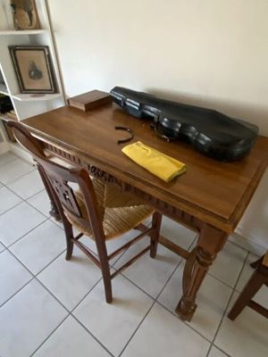 Bureau plat de style Louis XVI + paire de chaises paillées