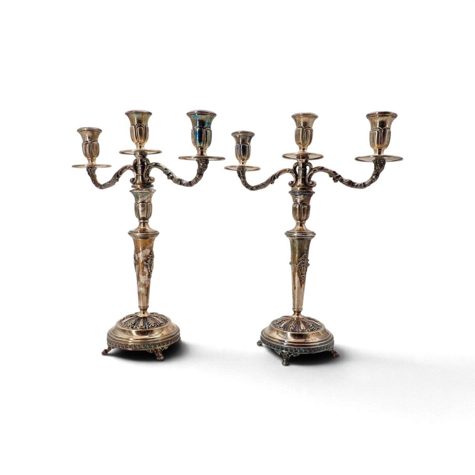 Paire de candélabres à 3 lumières, à motifs de feuilles d'ac…