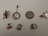 a lot of pins that are sitting on a table