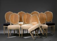 Suite de huit chaises en hêtre mouluré, sculpté et relaqué c… (photo 2)