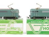 two model trains sitting on top of each other