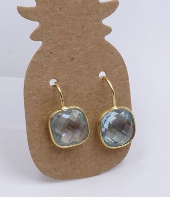 boucles d'oreilles plaquées or, ornées d'une topaze bleue facettée et d'une perle