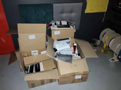 ENSEMBLE de coussins et échantillons de tissus