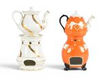 two teapots that are sitting next to each other