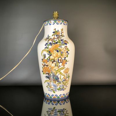 an image of a vase with a lamp on a table
