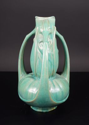 Charles CATTEAU (1880-1966). Vase en céramique émaillé vert …