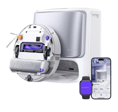 une machine blanche avec une poignée bleue et un téléphone portable à côté