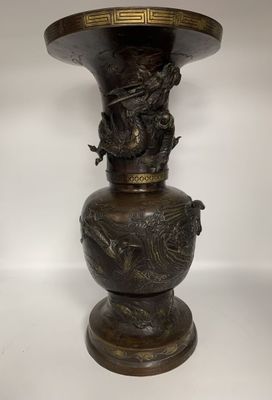 JAPON - Début XXème Vase balustre en bronze à patine brune e…