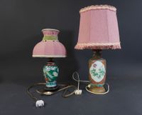 Lot de deux vases en faïence à décor de végétaux et oiseaux … (photo 4)