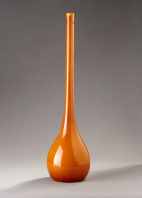 VISTOSI Grande suspension goutte en verre ambré.