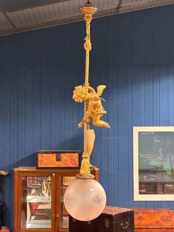 Lustre angelot en bronze. XIXème. H : 125