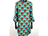 une robe de mannequin à pois