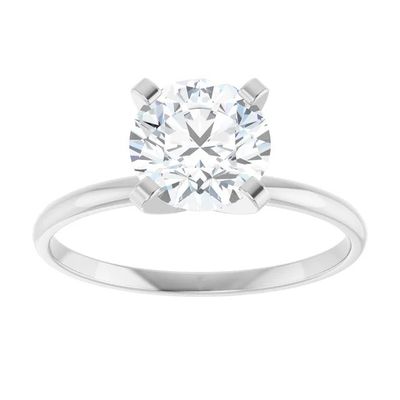 bague de fiançailles en or blanc ornée d'un diamant rond de taille brillant