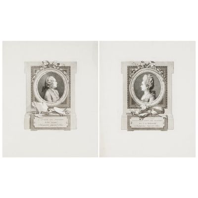 deux portraits encadrés représentant un homme et une femme, dont l'un tient un livre