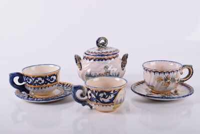 HENRIOT QUIMPER Lot en faïence polychrome à décor breton, co…