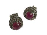 une paire de boucles d'oreilles à clous en rubis et diamants