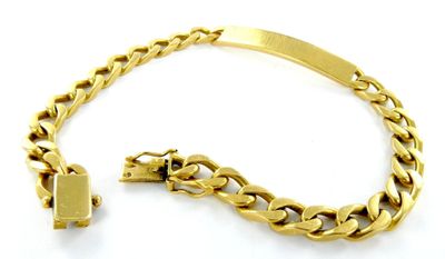 une image représentant un bracelet en or muni d'un fermoir, sur fond blanc