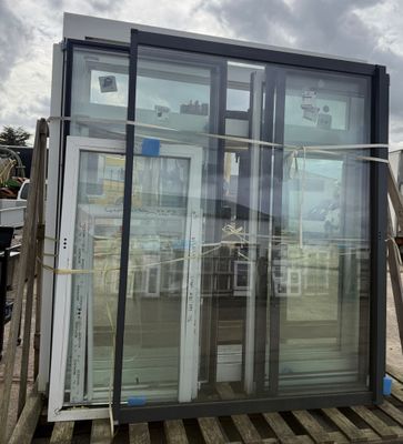 a lot of windows that are on a pallet