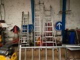 many ladders that are sitting in a room