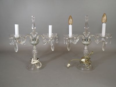 Dans le goût de BACCARAT. Paire de candélabres en cristal à …