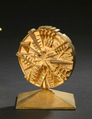 sculpture plaquée or représentant une guerre du millénaire de Star Wars, guerre du millénaire de Star Wars, guerre du millénaire de Star Wars, guerre du millénaire de Star Wars, guerre du millénaire de Star Wars, guerre du millénaire de Star Wars, guerre du millénaire de Star Wars, guerre du millénaire de Star Wars, guerre du millénaire de Star Wars, guerre du millénaire de Star Wars, guerre du millénaire de Star Wars