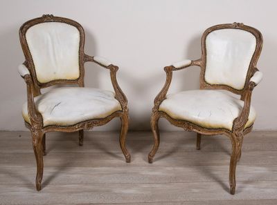 paire de fauteuils français du XIXe siècle de style Louis XVI, avec assises rembourrées