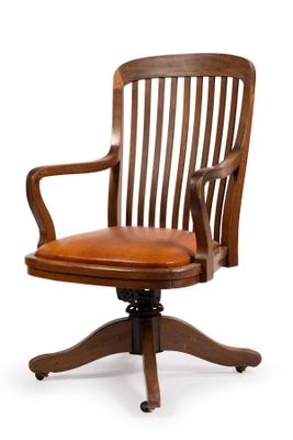 une photo d'une chaise de bureau en bois avec une assise en cuir