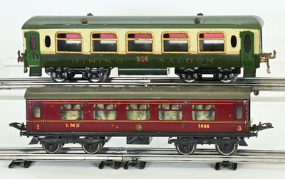 deux wagons immobilisés sur les voies