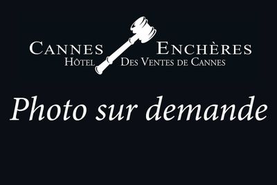 a black and white photo with the words photo sur demande