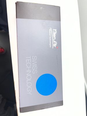 une boîte sur laquelle figure un point bleu à l'intérieur